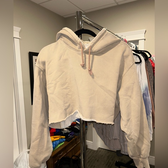 Aritzia TNA boyfriend cropped hoodie size 2 - Picture 2 of 2